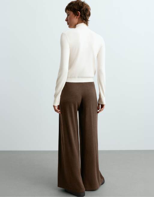 OYSHO Pleated wide knit trousers in brown, 4 of 5
