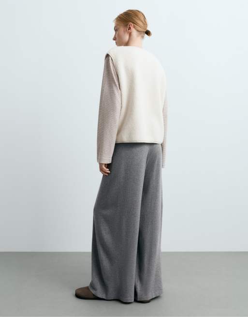 OYSHO Pleated wide knit trousers in grey, 4 of 5