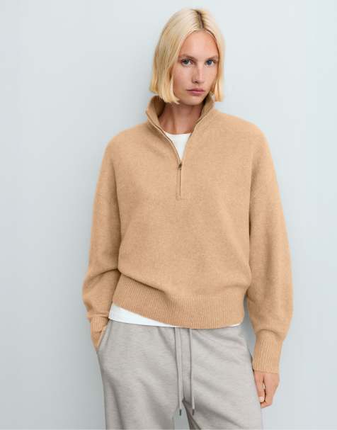 OYSHO Pullover mit Stehkragen und halbem Reißverschluss in Camel - view 1