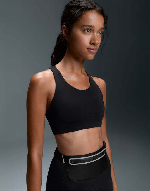 OYSHO Rapid dry medium support sports bra with pockets in black, 3 of 7