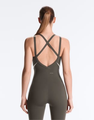 OYSHO - Reflektierender Kompressions-Jumpsuit in Kohlegrau
