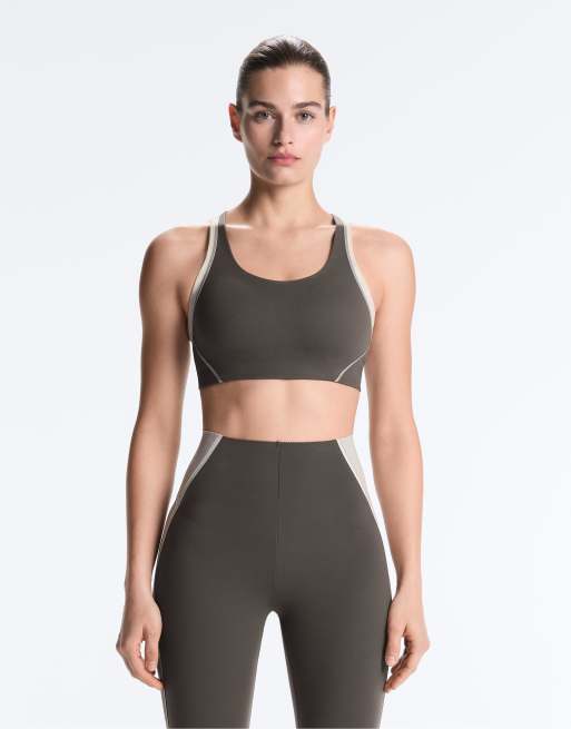 OYSHO - Reggiseno sportivo a compressione a supporto elevato riflettente color carbone, 2 di 4