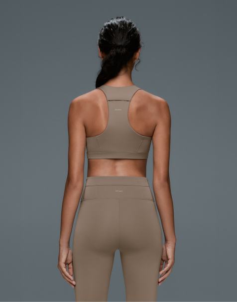 OYSHO reggiseno sportivo a sostegno medio ad asciugatura rapida con tasche marrone - view 1