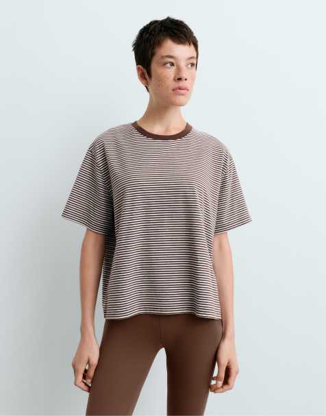 OYSHO Regular fit stribet T-shirt i bomuldsblanding med korte ærmer i brun - view 1