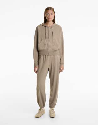 OYSHO - Relaxed-Fit-Jogginghose in Braun mit Baumwolle-Brown
