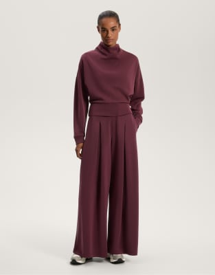 OYSHO - Rollkragen-Sweatshirt aus weichem Modal in dunklem Kastanienbraun-Rot