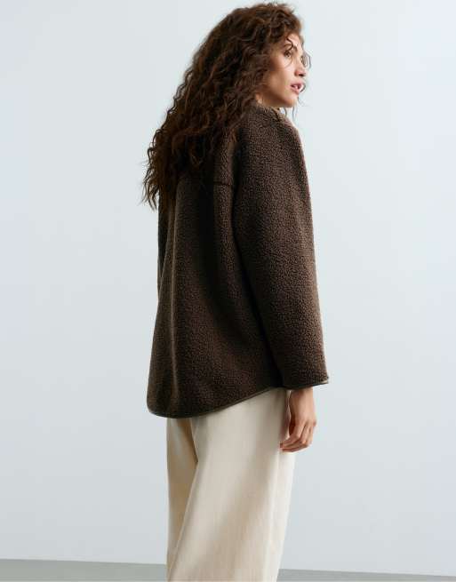 OYSHO Round-neck faux-shearling jacket in brown, 4 of 5