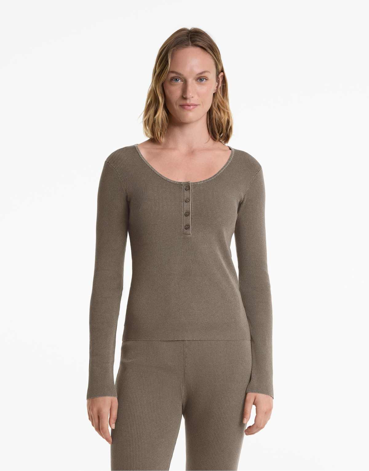 OYSHO Round neck t-shirt with buttons in grey