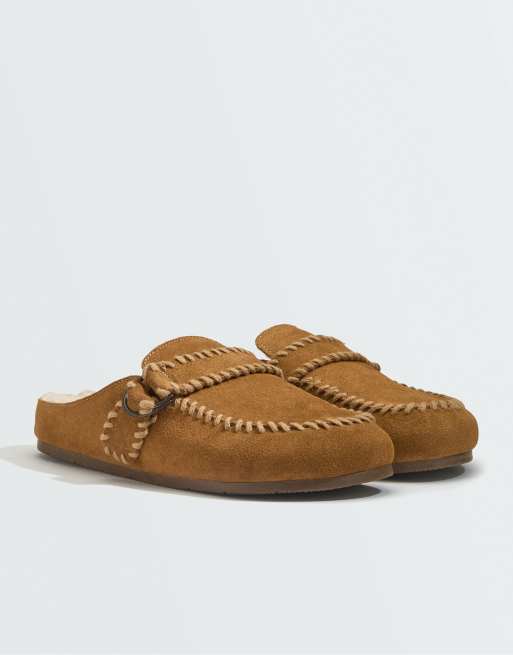 OYSHO sabot con fibbia in pelle crosta marrone, 2 di 5