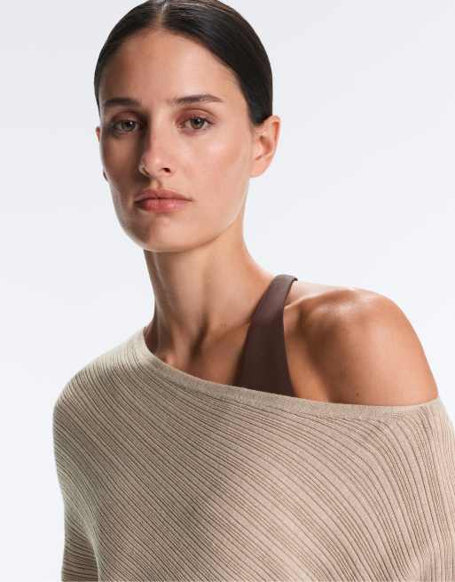 OYSHO – Sandfärgad, ribbstickad tröja med cape, 3 av 4