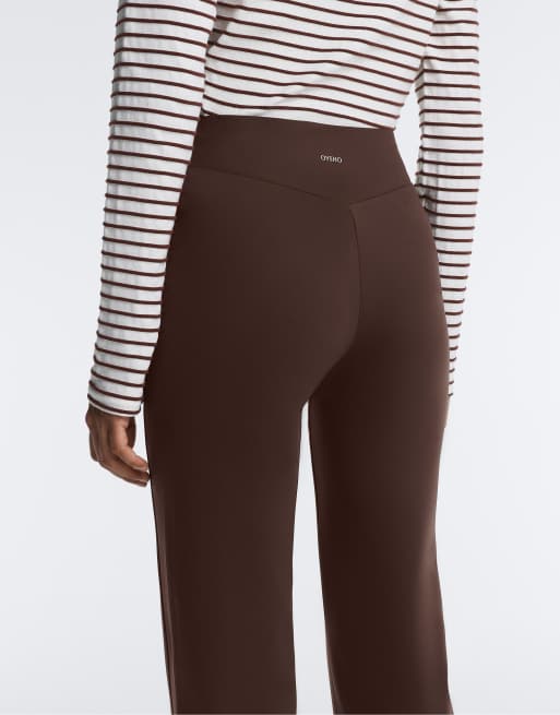 OYSHO – Schlaghose in Dunkelbraun mit hohem Bund und Neoprenoptik, 2 von 4