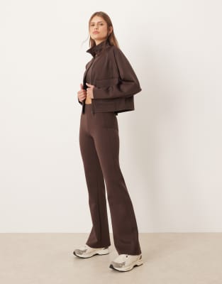 OYSHO - Schlaghose in Schwarz mit hohem Bund und Neoprenoptik-Brown