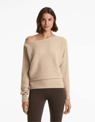 OYSHO - Schulterfreier Pullover aus Rippstrick in Hellbraun-Brown