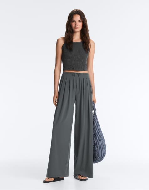 OYSHO Seamless sleeveless smocked t-shirt in emerald green