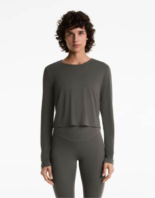 OYSHO - Shirt aus Modal in Anthrazit mit überkreuztem Rückenausschnitt-Grau
