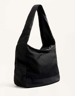 OYSHO - Shopper aus Netzstoff in Schwarz
