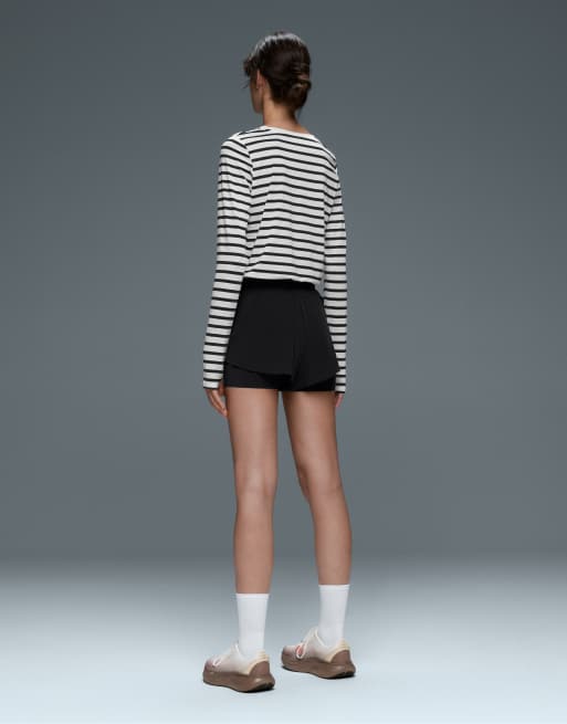 OYSHO short 2-en-1 toucher léger noir, 4 de 7