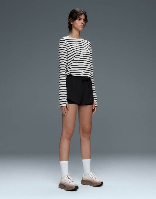 OYSHO short 2-en-1 toucher léger noir, 5 de 7