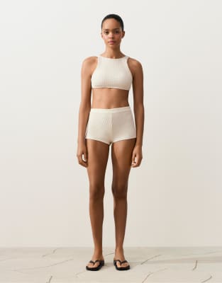 Oysho - Short de bikini taille haute au crochet à texture en relief - Écru-Neutral
