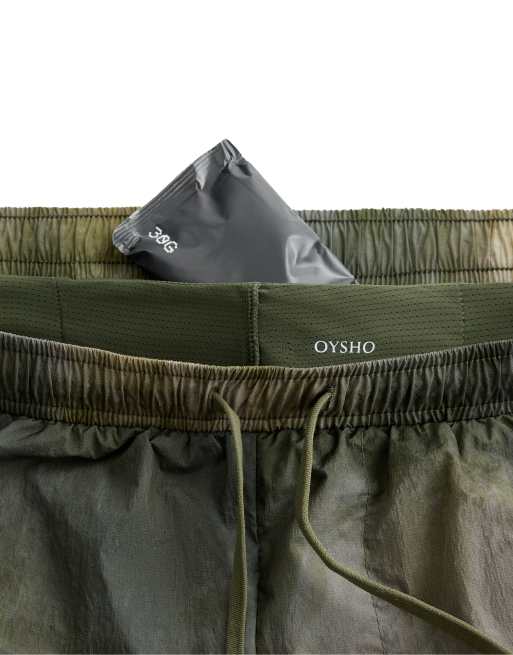 OYSHO short technique imprimé 2-en-1 taille mi-haute en kaki militaire, 7 de 7