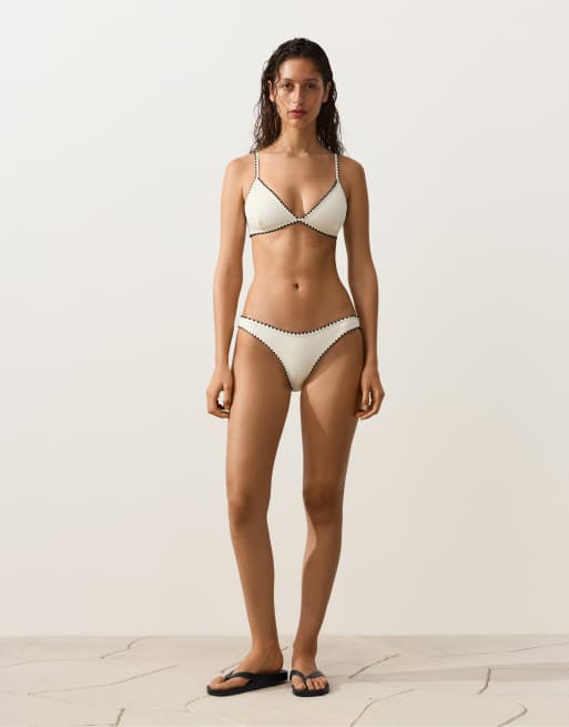 OYSHO - Slip bikini a media copertura écru pallido con taglio a U e cuciture a contrasto, 2 di 4