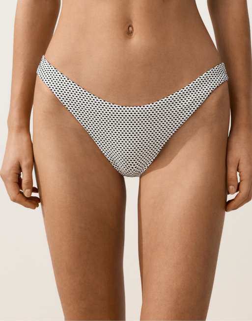 OYSHO - Slip bikini a media copertura in jacquard bianchi e neri a pois con taglio a U