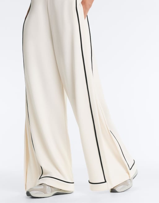 OYSHO Soft-touch modal wide-leg trousers with contrast piping in pale ecru, 2 of 4