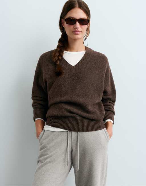 OYSHO Soft-touch v-neck jumper in brown, 2 of 4