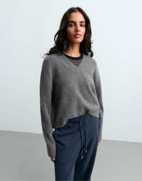 OYSHO Soft-touch v-neck jumper in grey - view 1