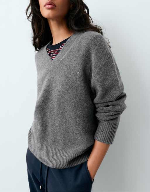 OYSHO Soft-touch v-neck jumper in grey, 2 of 4