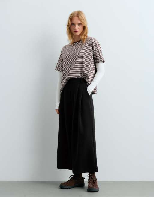 OYSHO Soft-touch wide-leg crop trousers with modal and pleats in black, 2 of 7