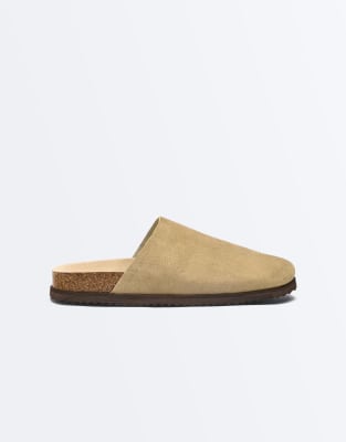  Split leather mules in sand