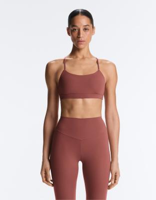 OYSHO - Sport-BH aus Comfortlux in Maulwurfbraun mit leichter Stützfunktion und überkreuzten Trägern-Brown