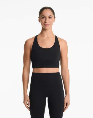Oysho - Sport-BH aus Comfortlux in Schwarz mit integrierten Cups und mittlerer Stützfunktion