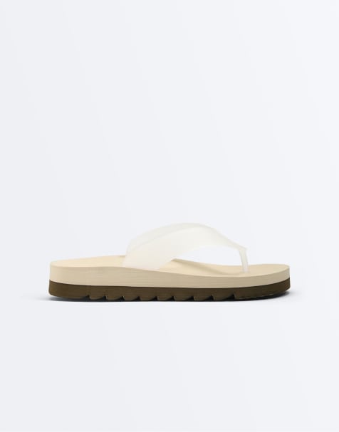 OYSHO – Strand-Sandalen in Ecru mit Plateausohle - view 1