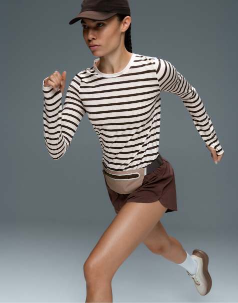 OYSHO stribet langærmet teknisk T-shirt i creme- og brune striber - view 1