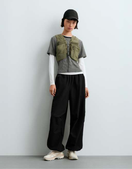 OYSHO stribet T-shirt med korte ærmer i sort, 2 af 5