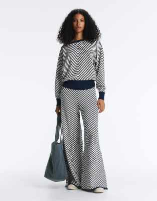 Strickhose in Marineblau mit diagonalen Streifen und weitem Bein Marineblau L