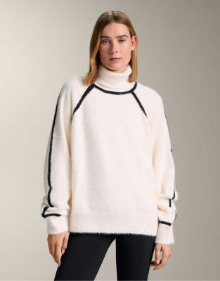 OYSHO - Strickpullover in Ecru mit Paspelierung und hohem Kragen-Neutral