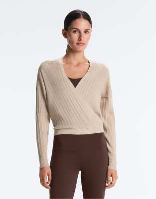 OYSHO - Strickpullover in Sand mit Rippenmuster und überkreuztem Design-Neutral