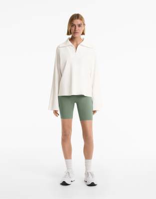 OYSHO - Strickpullover in Wollweiß mit kurzem Reißverschluss