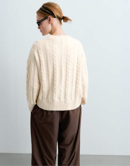 OYSHO Strickpullover mit Rundhalsausschnitt und Zopfmuster in Ecru, 4 von 5
