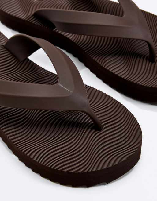 OYSHO – Strukturierte Strandsandalen in Braun mit Plateausohle, 4 von 4