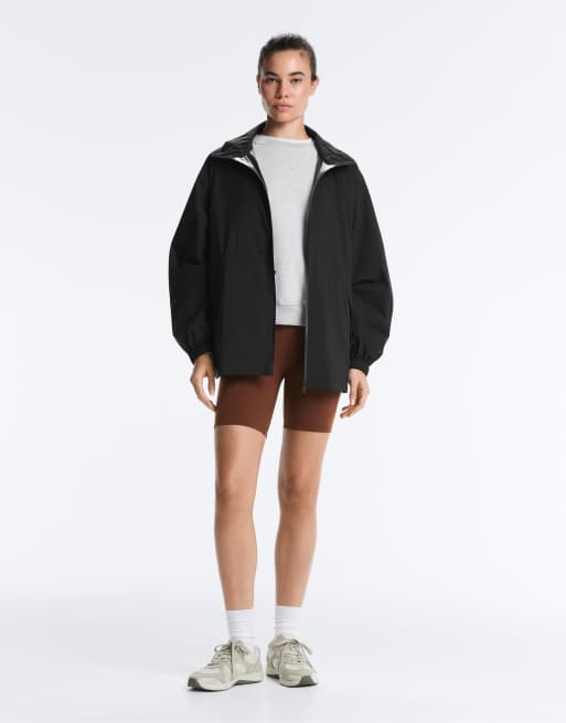 OYSHO – Superleichte, verstaubare, 10K wasserdichte Jacke in Schwarz, 3 von 4