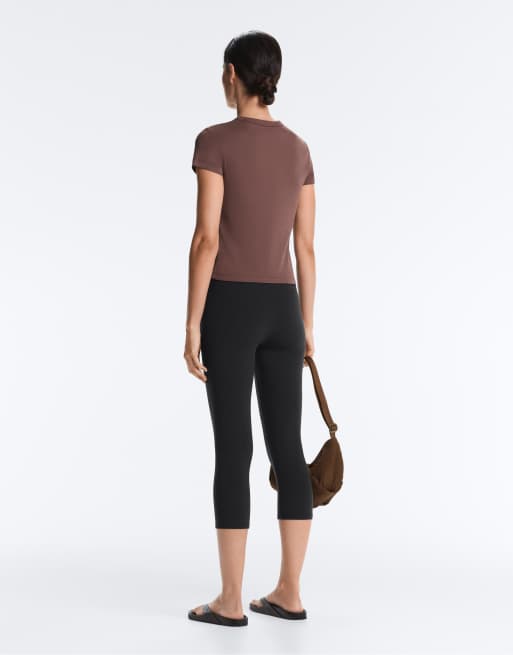 OYSHO – Svart, ribbad och figursydd t-shirt i bomullsmix, 4 av 4
