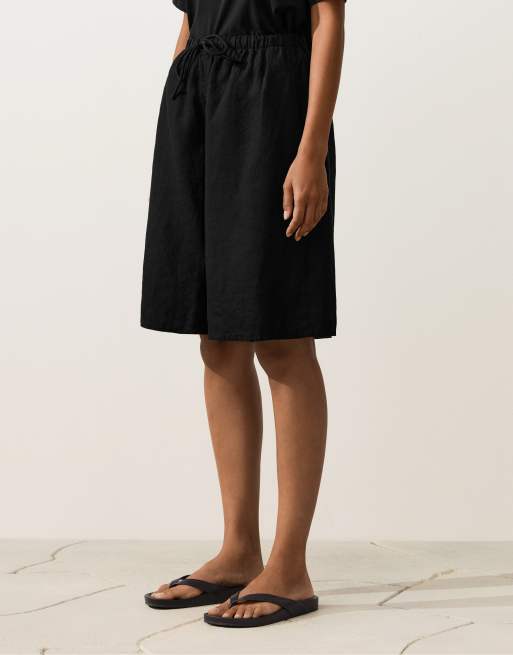 OYSHO – Svarta bermudashorts i midilängd med 100% linne, 2 av 4