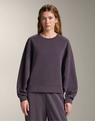 OYSHO - Sweatshirt aus angerautem Modal in dunkler Aubergine mit geripptem Detail-Lila