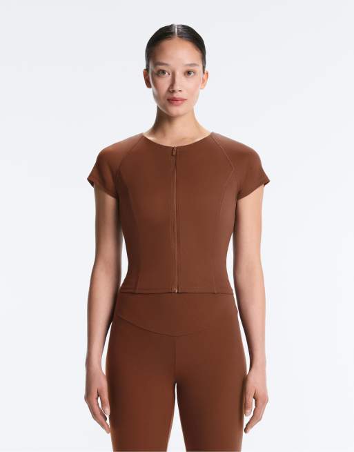 OYSHO - T-shirt a maniche corte con zip color caffè