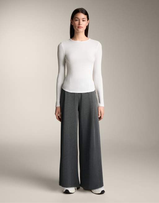 OYSHO - T-shirt a maniche lunghe bianco sporco a coste in misto cotone e modal, 2 di 4