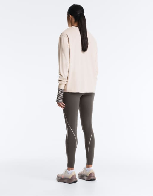 OYSHO - T-shirt a maniche lunghe in misto cotone color sabbia con scritta, 4 di 4